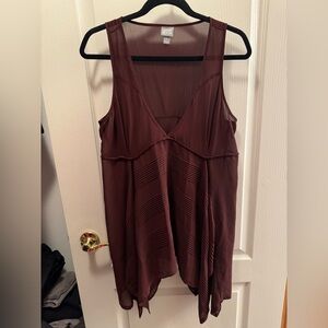 Converse Sleeveless V-Neck Tank Top in Deep Burgundy